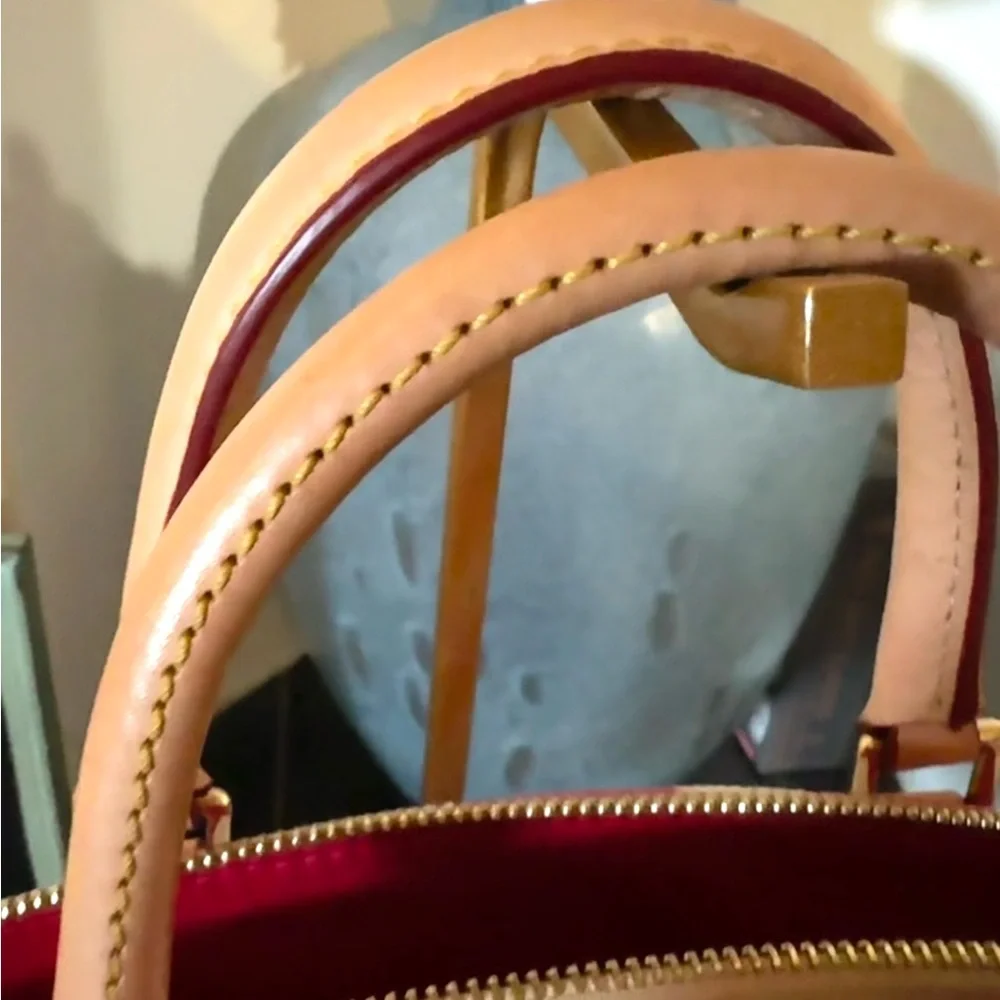 Dooney & Bourke like new